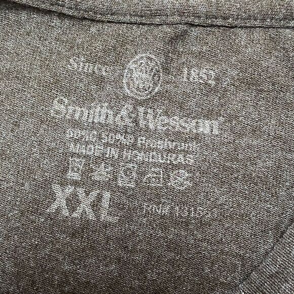 Smith & Wesson Women’s Black|Pink Respect Dual Pistol Graphic Shirt Sz XXL - Picture 7 of 9